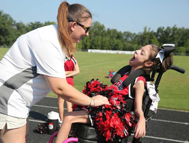 Kursi roda untuk penderita cerebral palsy