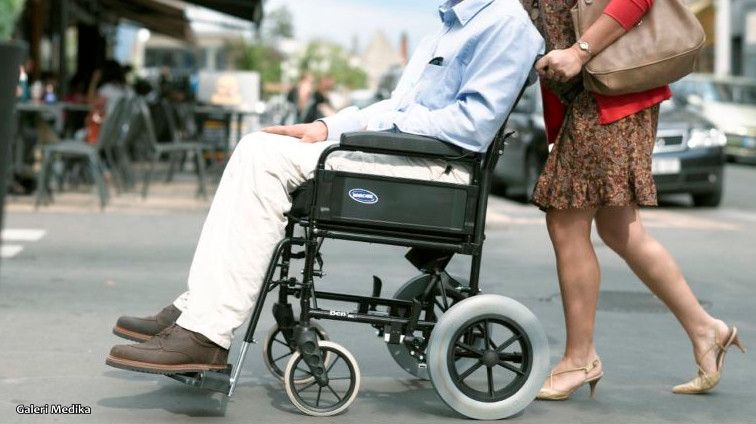 Cara Menggunakan Kursi Roda Travel Dengan Benar dan Aman