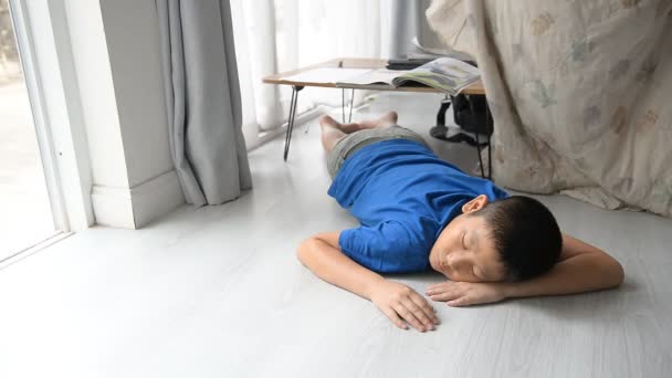 Risiko Paru-Paru Basah, Apakah Tidur Dilantai Termasuk Penyebabnya?