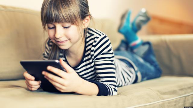 Bahaya Gadget Bagi Kesehatan dan Perkembangan Anak